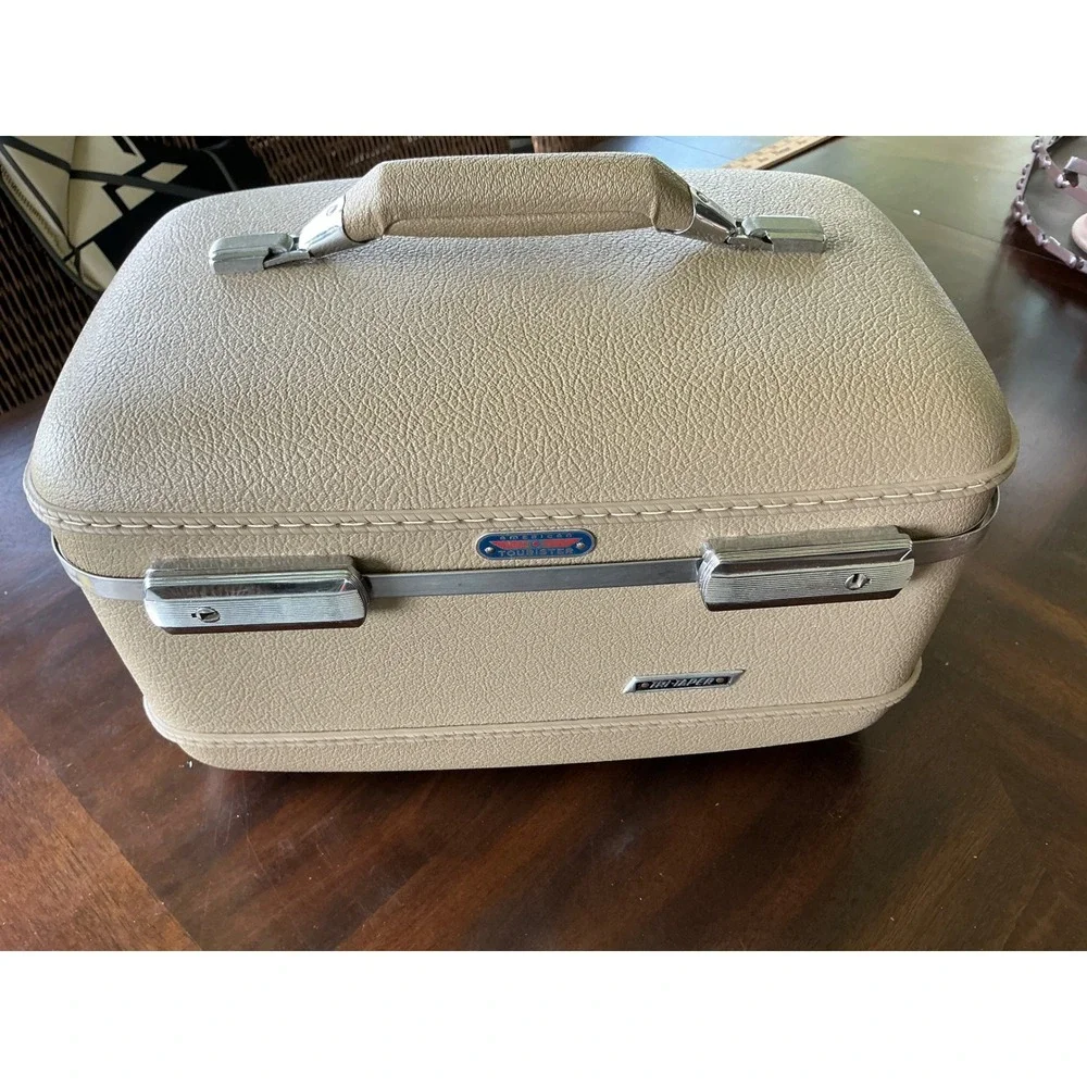 American Tourister Vintage Train Case Tri-Taper Tan Hard Shell Makeup Bag No Key